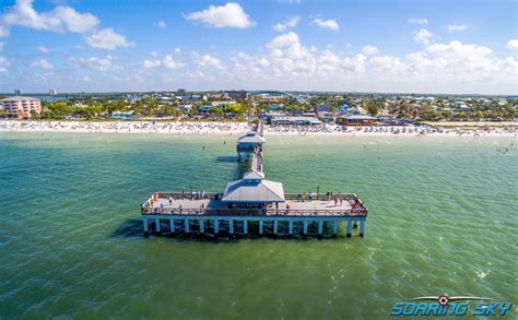 , on Fort Myers Beach Were located just steps from the sand, Times Square ad the Pier. . Carlux fort myers